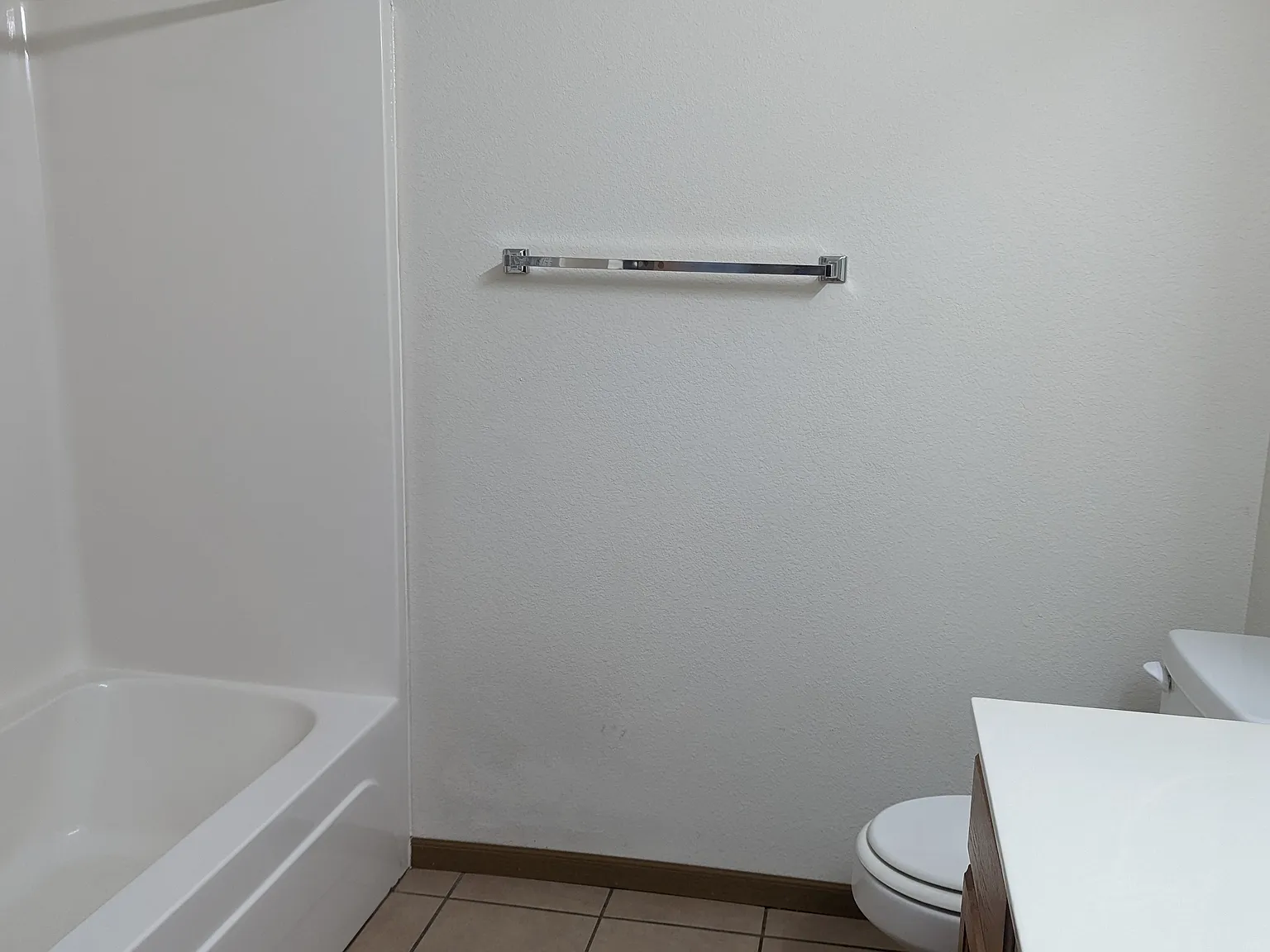 3 bed, 800 sqft, $1,100 — Photo 2