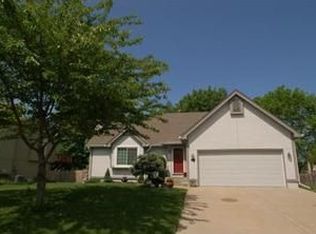 704 NE Adams Dr, Lees Summit, MO 64086