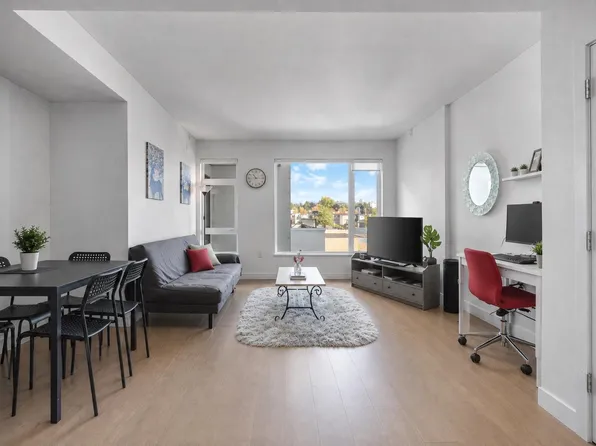 8888 Osler St #504, Vancouver, BC V6P 4G2