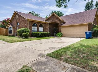 6904 Mountain Cedar Ln, Dallas, TX 75236
