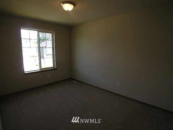 5th image of 17516 93rd Avenue Ct E