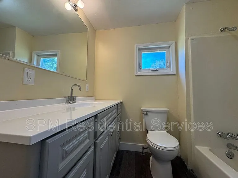 553 Manly Ave — Photo 14