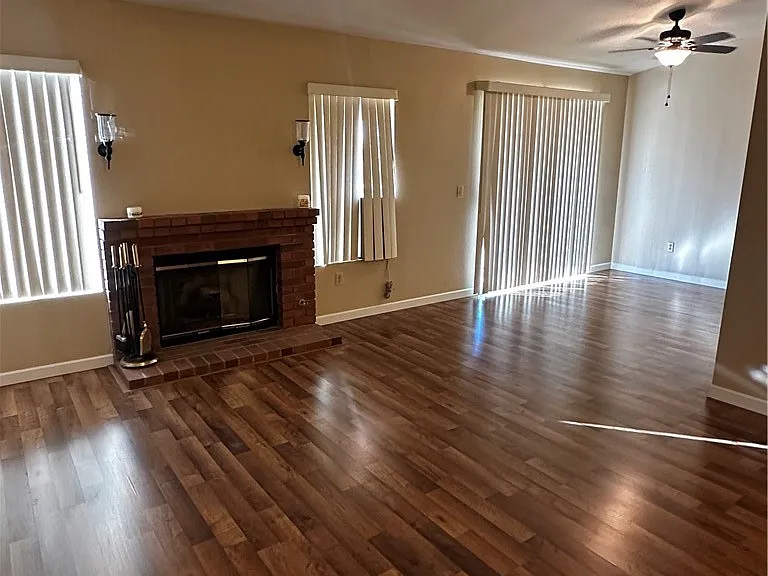29267 Summerset Dr — Photo 2
