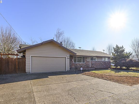 2nd image of 1736 NE Hembree St