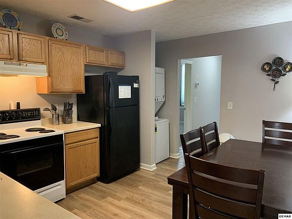 5th image of 1070 Alpine Dr