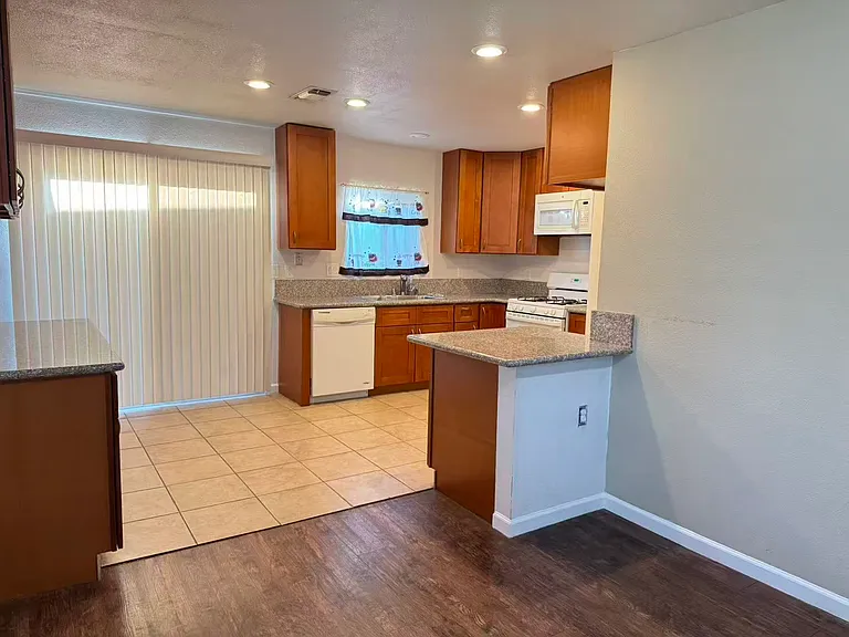 9559 Meadowgreen Cir — Photo 5