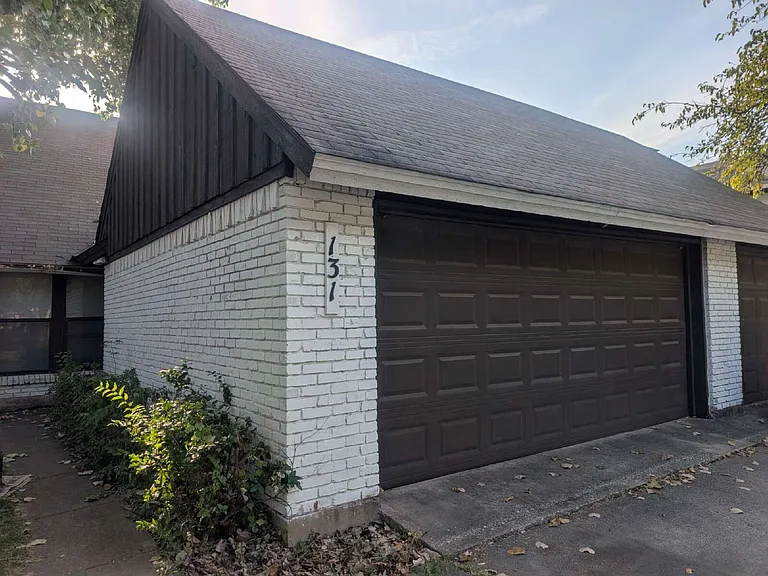131 N Cottonwood Dr — Photo 1