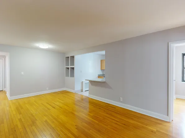 301 East 47th Street image 2 of 14