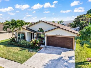 9986 NW 52nd St, Sunrise, FL 33351
