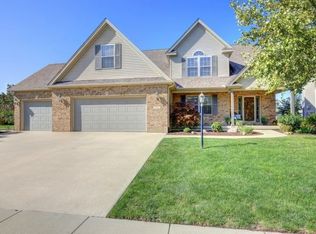 2111 Wiggins St, Champaign, IL 61822