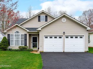 22 Sunflower Ln, Brick, NJ 08724