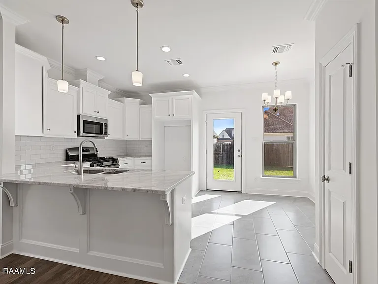 120 Sojourner Dr — Photo 6