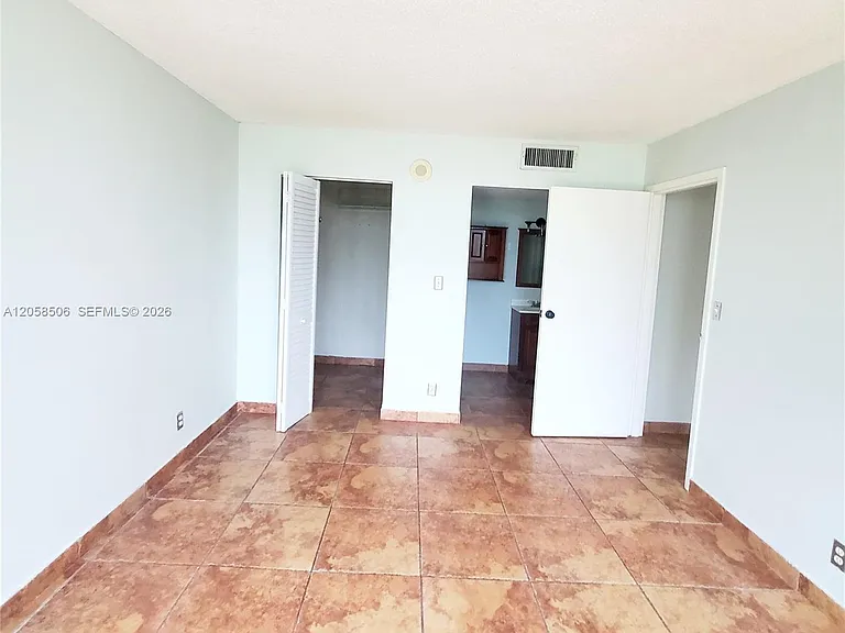 17021 N Bay Rd #618 — Photo 14