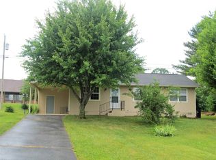615 McCartt St E, Wartburg, TN 37887