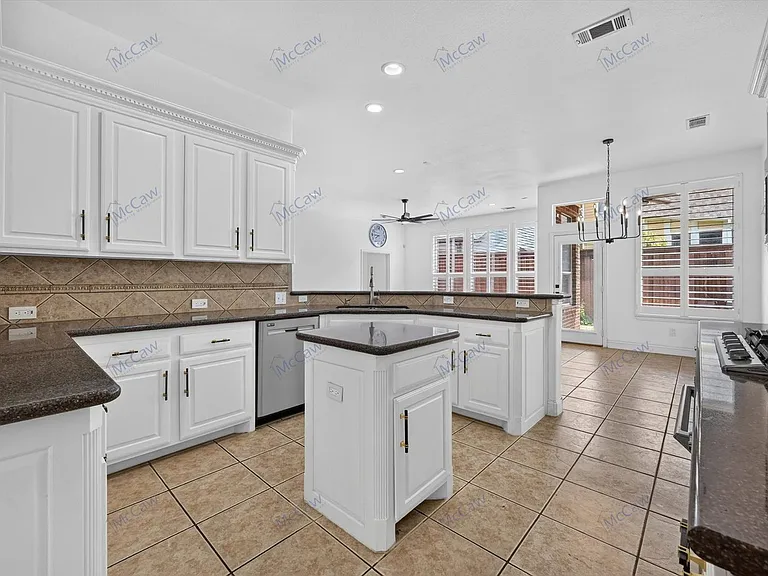 2208 Grizzly Run Ln — Photo 4