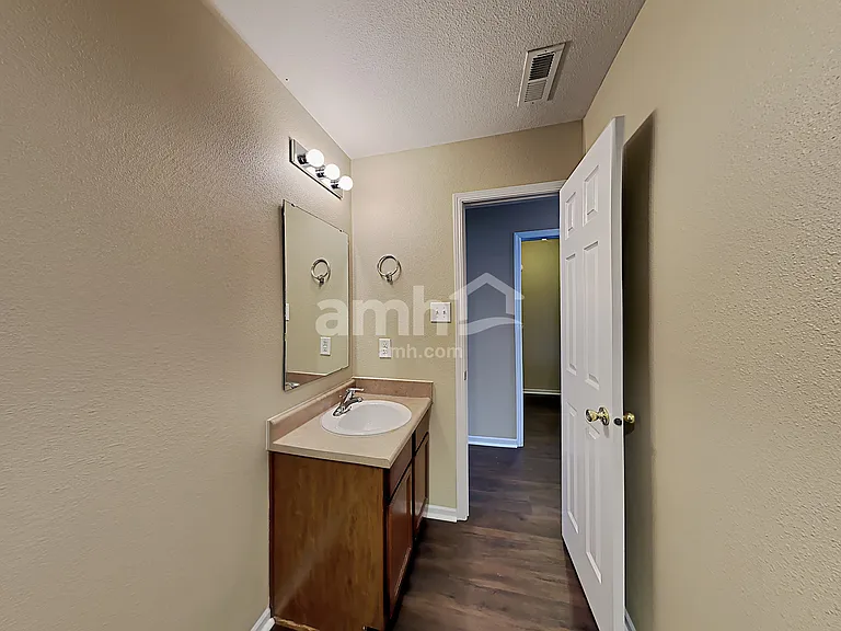 502 Bourneside Dr — Photo 18