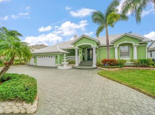 942 Symphony Isles Blvd, Apollo Beach, FL 33572