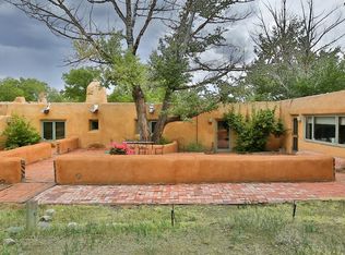402 Este Es Pl, Taos, NM 87571