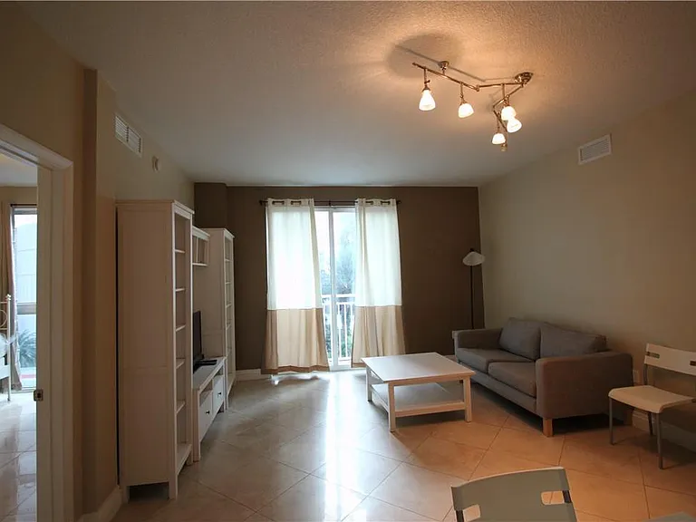 7275 SW 90th Way #211 — Photo 4
