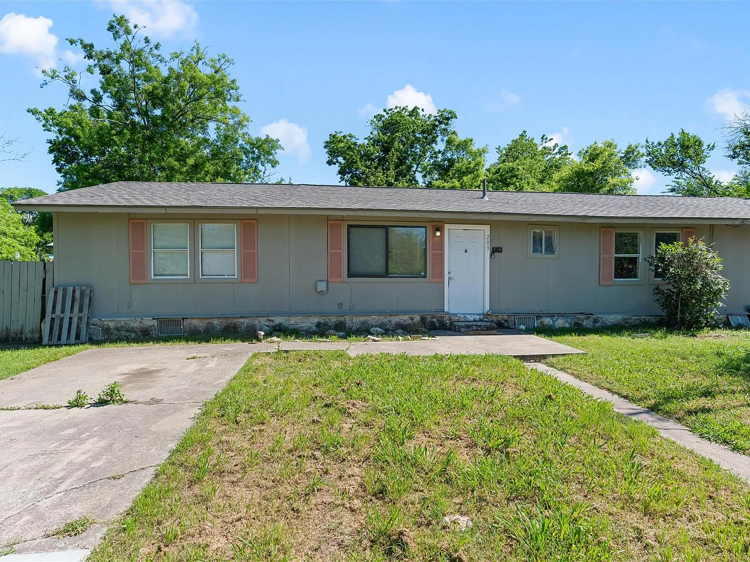 3 bed, 1.5 bath, 1100 sqft, $1,450 — Photo 3