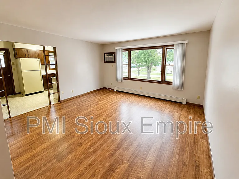 905 W 18th St #201 — Photo 1