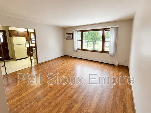 905 W 18th St, Sioux Falls, SD