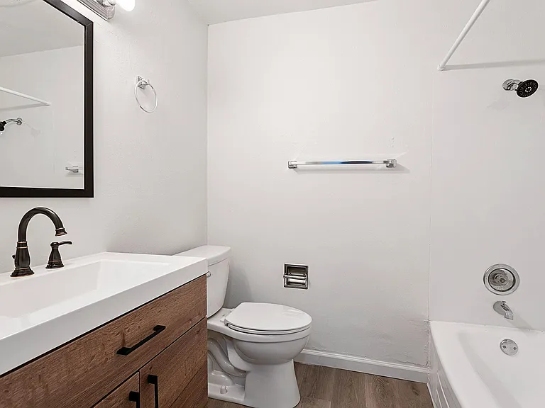 Fairway Apartments — Photo 9