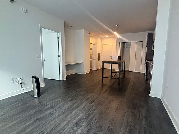 2nd image of 225 W Hubbard St #1303