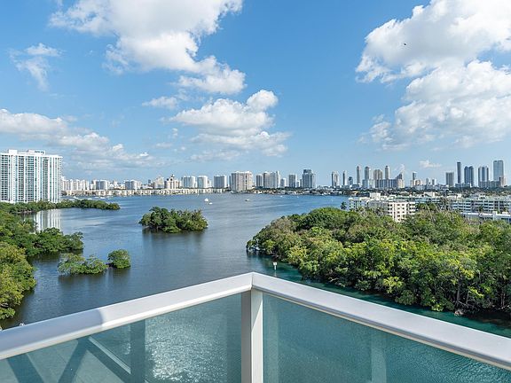 4th image of 16385 Biscayne Boulevard #1015