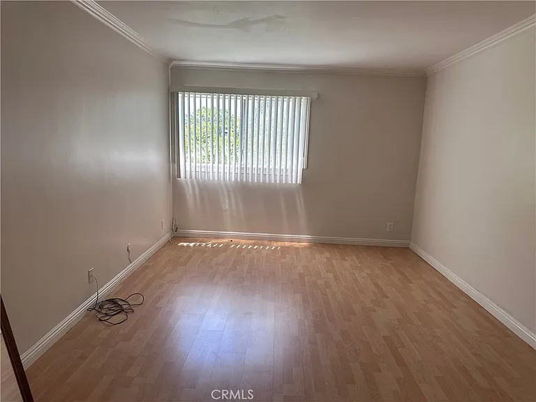 10240 Camarillo St — Photo 7