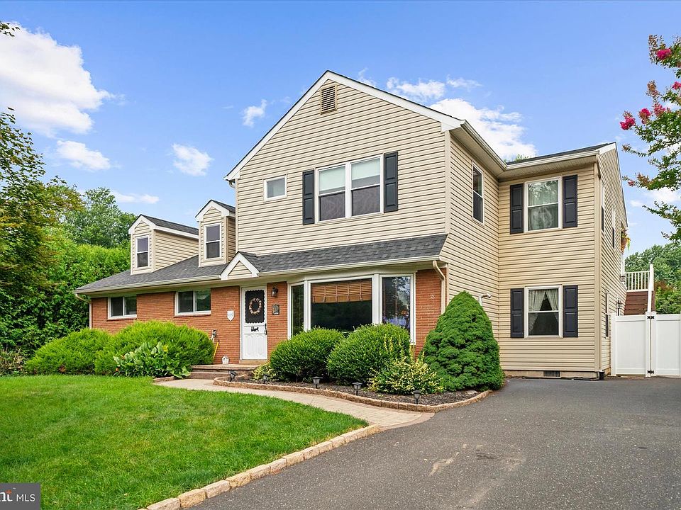 1st image of 34 Butternut Dr
