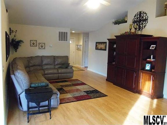 5th image of 6780 Chapel St
