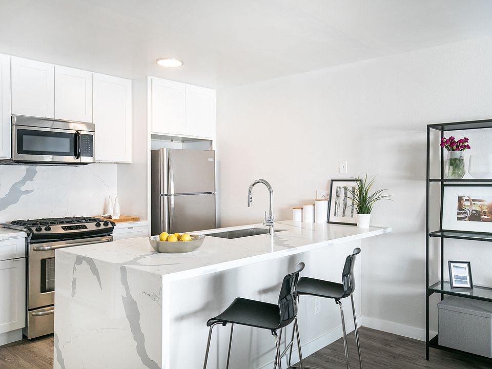 Park View on Yukon fully furnished kitchen with appliances