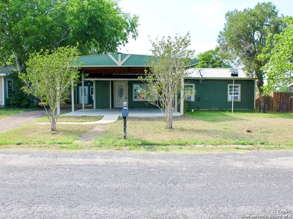 1419 E Corpus Christi, Beeville 78102