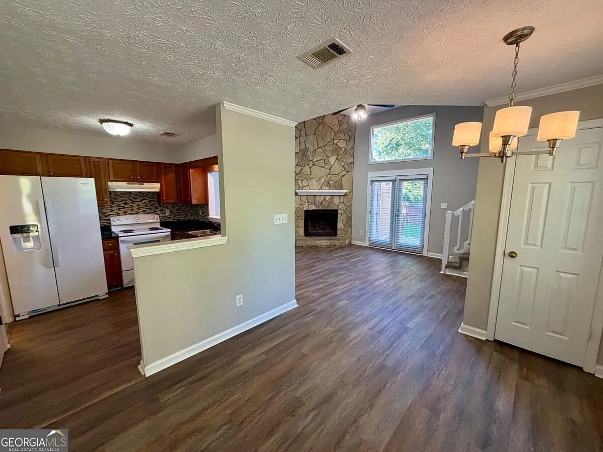 2 bed, 2.0 bath, 1095 sqft, $1,625 — Photo 3