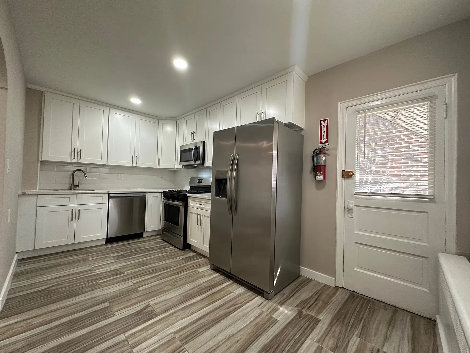 2 bed, 900 sqft, $1,600 — Photo 3