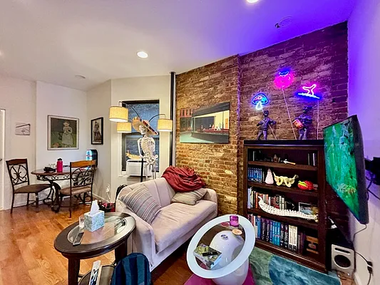 Rented by KNOCKKNOCK LLC | media 5