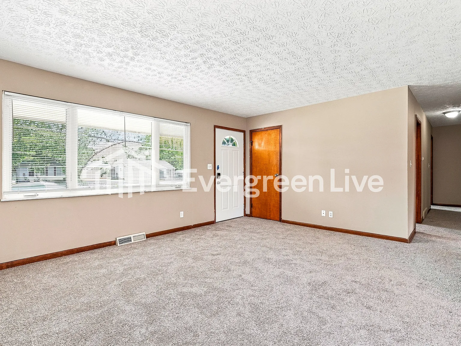 3 bed, 1.5 bath, 1118 sqft, $1,445 — Photo 2