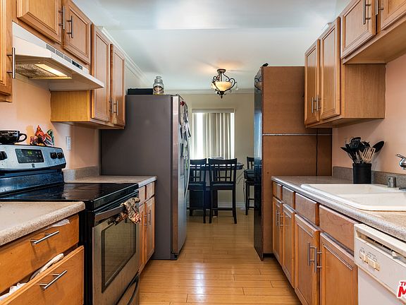 5th image of 5412 Lindley Ave Unit 210