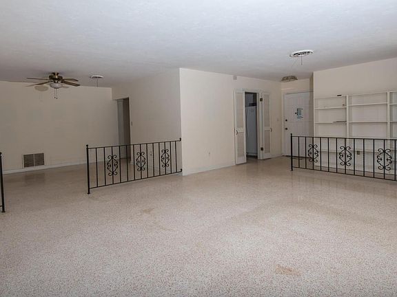3rd image of 125 Sea Crest Dr