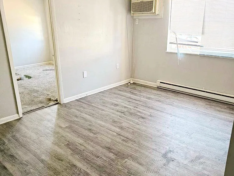Erica Court Apartments — Photo 3