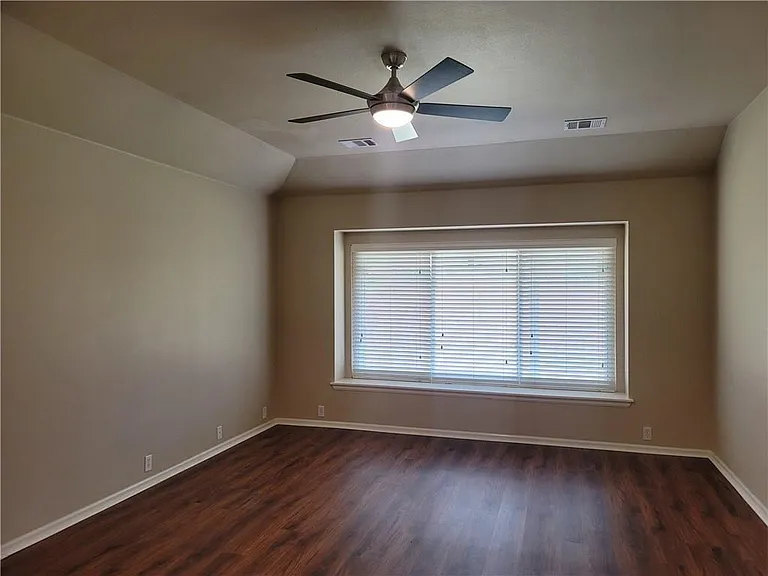 208 Hummingbird Ln — Photo 11