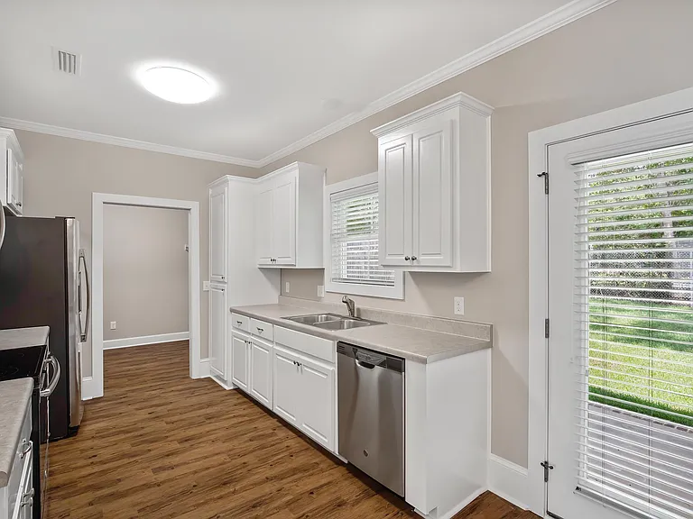 122 Craftsman Dr — Photo 5