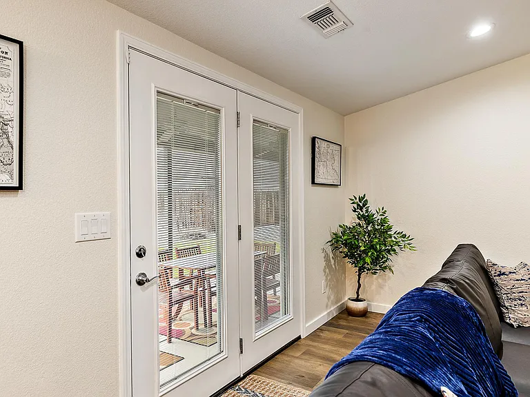 2327 Jeremy St — Photo 19