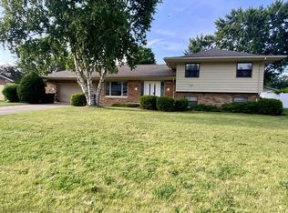 874 E Petunia Ln, Beloit, WI 53511