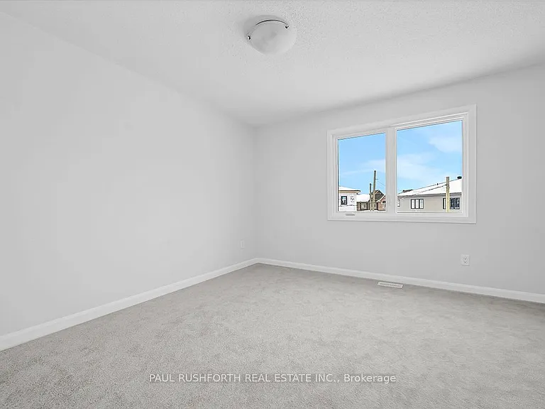 511 Convenire Row — Photo 14