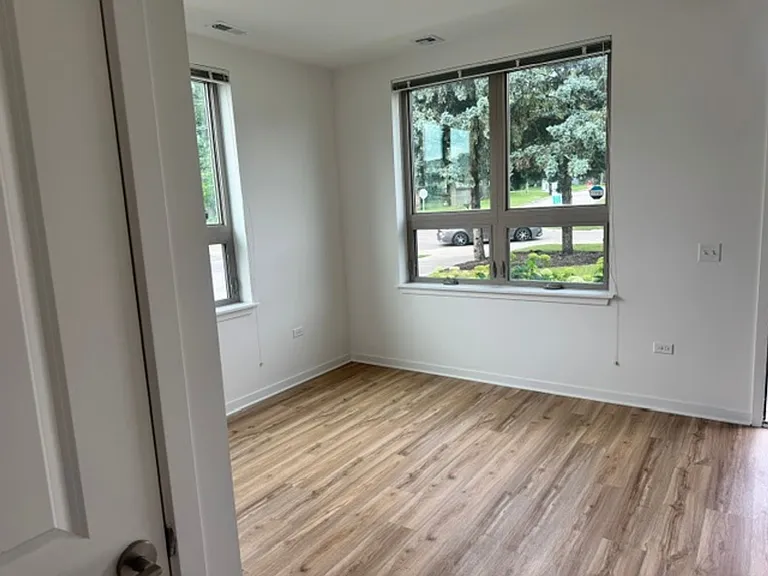 One Fifty Seven Oak Forest — Photo 21