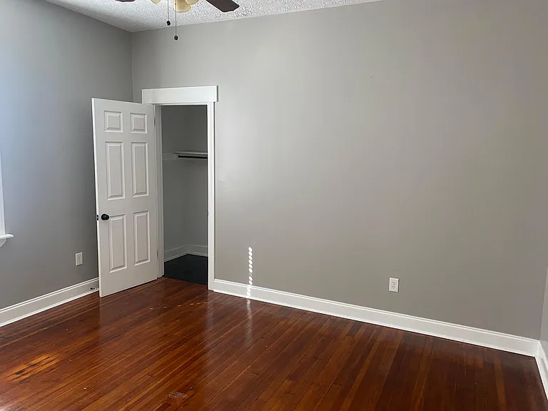 401 W 9th St #4 — Photo 9