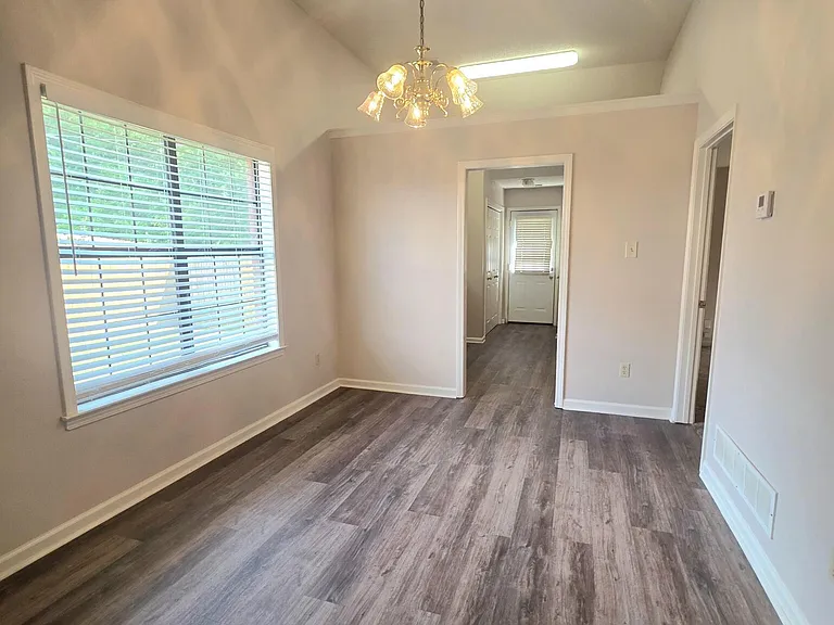 295 Garden Walk S — Photo 4