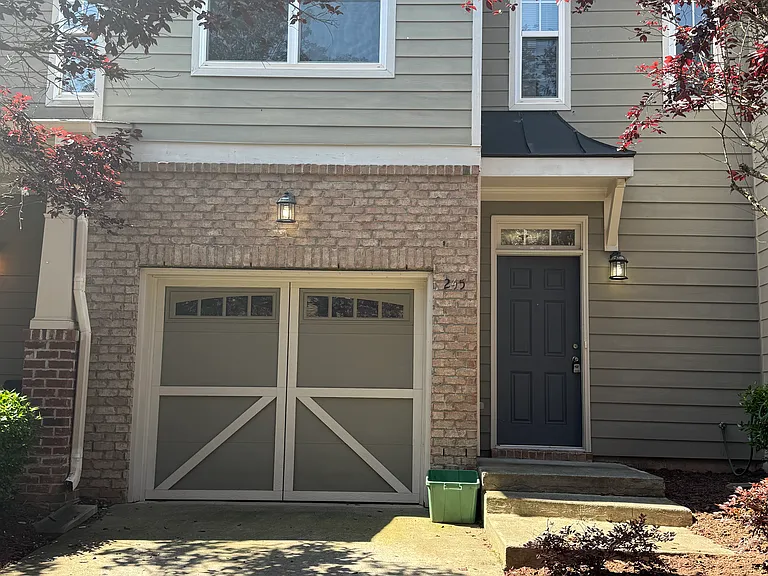 245 Linden Park Ln — Photo 1